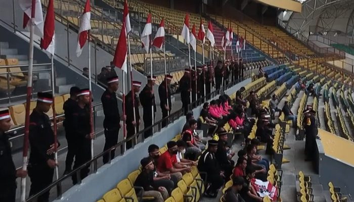 Personil Brimob dan Supporter Gelar Doa Bersama di Stadion Wibawa Mukti Cikarang