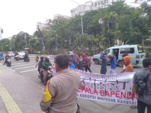 Kantor Bapenda Pemprov DKI di Demo Aliansi Pemuda Jakarta