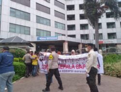 Kantor Bapenda Pemprov DKI di Demo Aliansi Pemuda Jakarta