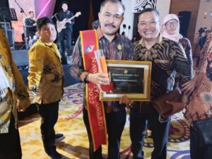 Kamaruddin Simanjuntak Terima Penghargaan Kategori Penegakan Hukum Di Acara Bergengsi Nawacita Award