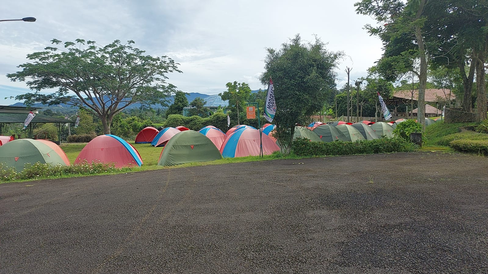 Di Duga Salah Seorang Pejabat Di Kabupaten Purwakarta Dengan Sengaja Membangun Vila dan kolam renang di Lahan LSD (Lahan Sawah Dilindungi)