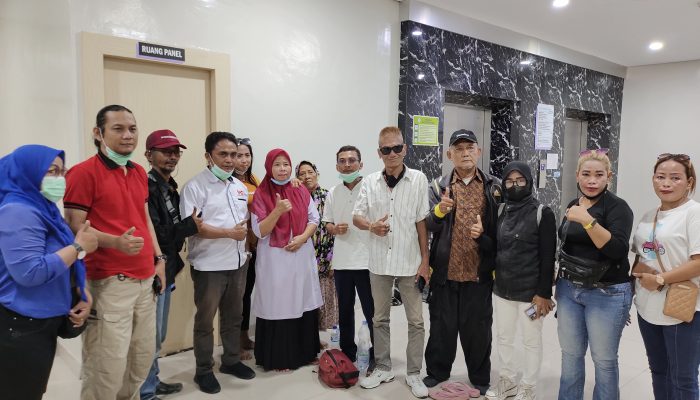 Management PT. IMG dan SMSI Kabupaten Bekasi Sambangi Wartawan Sakit Keras Di RS Ananda Babelan