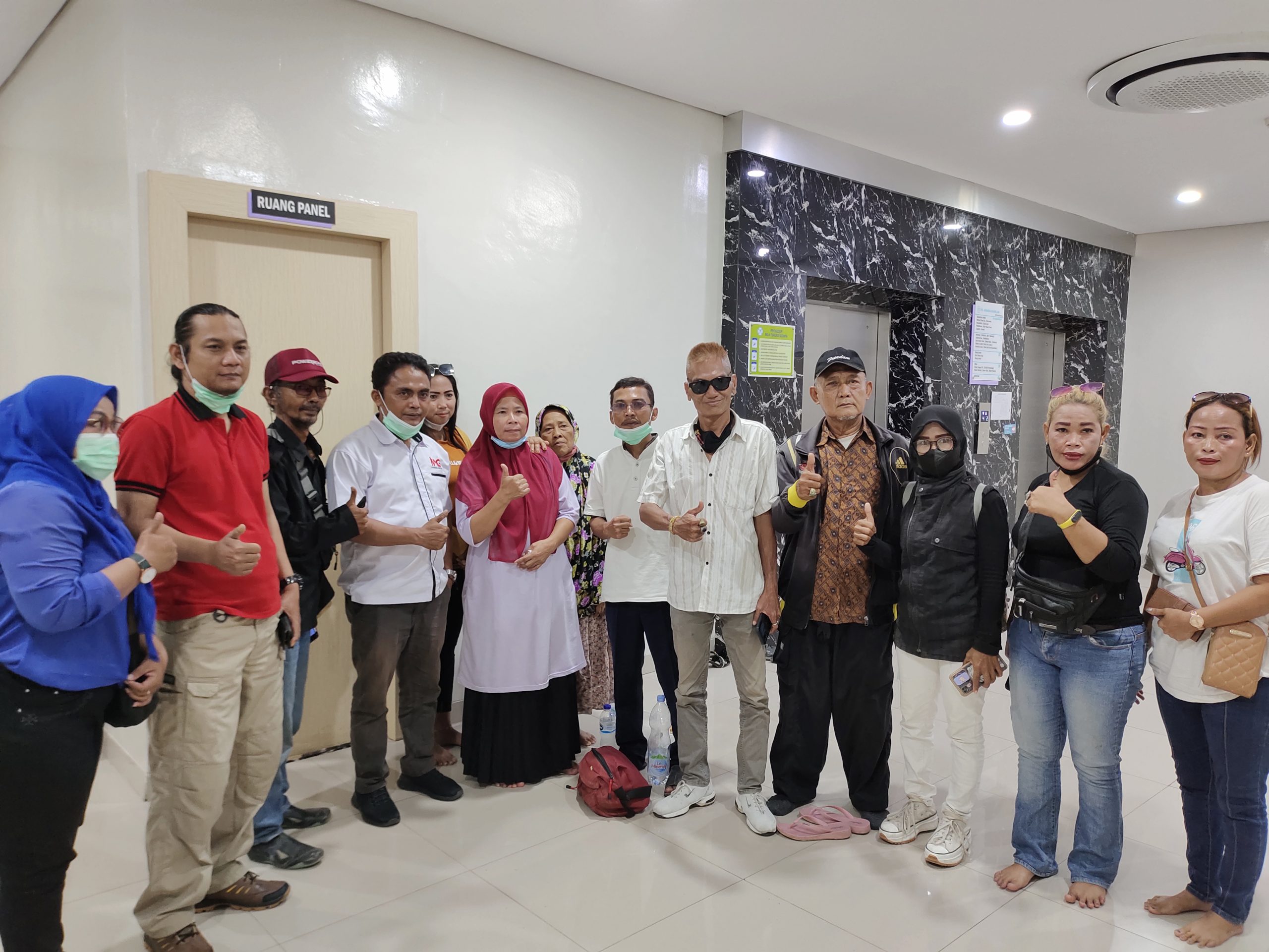 Management PT. IMG dan SMSI Kabupaten Bekasi Sambangi Wartawan Sakit Keras Di RS Ananda Babelan