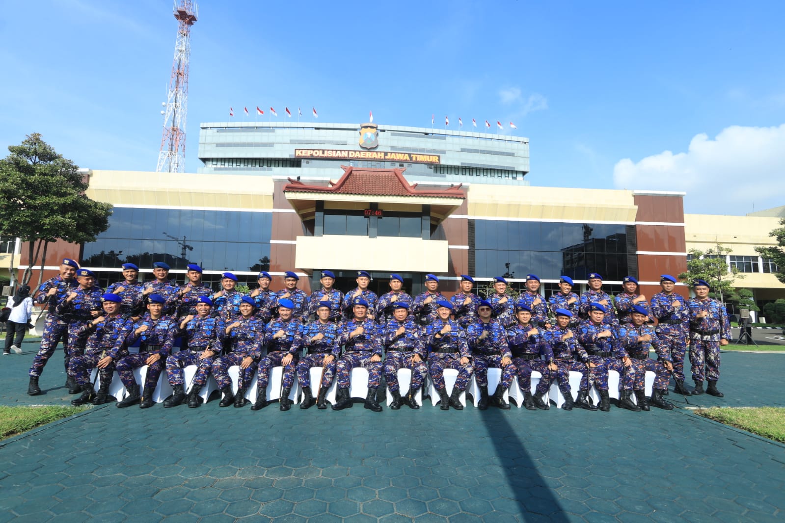 HUT Polairud ke-72, Kapolda Jatim Berikan Penghargaan Kepada 9 Personel Berprestasi