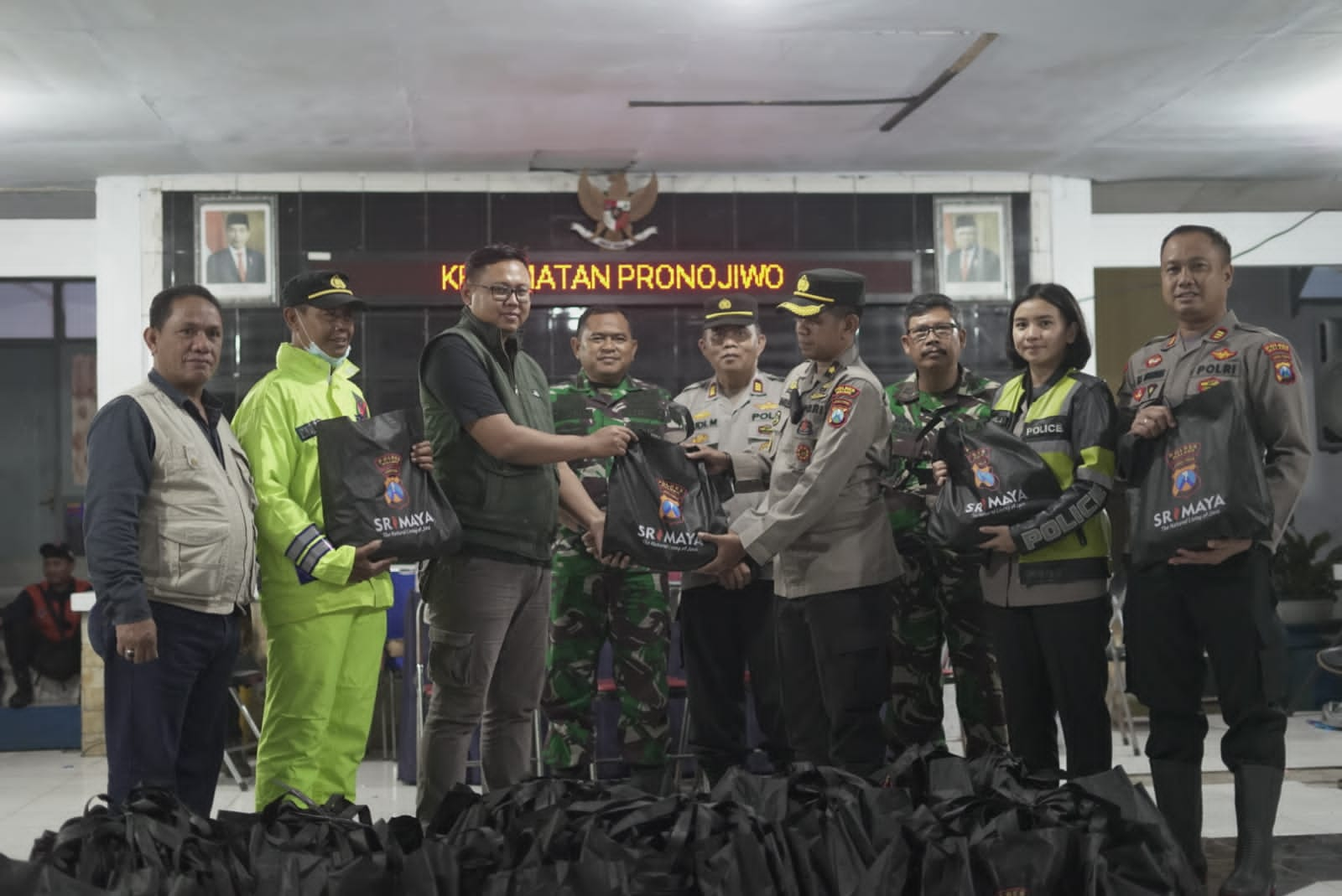 Sinergi Polres Malang Bersama TNI Bantu Penanganan Dampak Erupsi Semeru