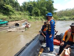 Tanggap Bencana, Polres Jember Lakukan Mitigasi Banjir Rob