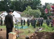 Tembakan Salvo Anggota Kodim 0822 Bondowoso Iringi Pemakaman Almarhum Sertu Dowi Babinsa Kodim 0602/Serang