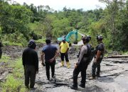 Akses jalan putus, Dansatgas Yonif R 514 Kostrad bersama Pemda Nduga turun ke lapangan.