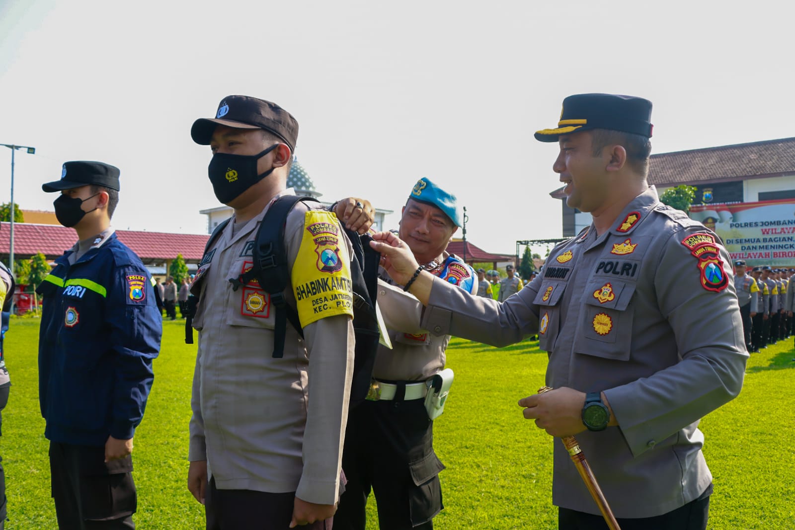 Optimalisasi Kinerja, Kapolres Jombang Distribusikan Perlengkapan Bhabinkamtibmas