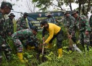 Cegah Terjadinya Longsor KODIM 0822 Bondowoso Reboisasi Di Lereng Gunung Suket