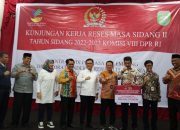 Kementerian Sosial Serahkan Bantuan