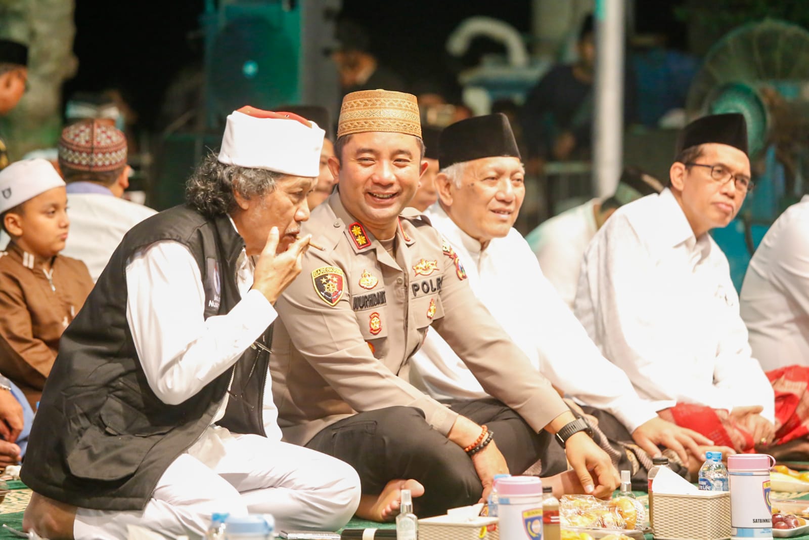 Ribuan Warga dan Polisi di Jombang Sinau Bareng Cak Nun