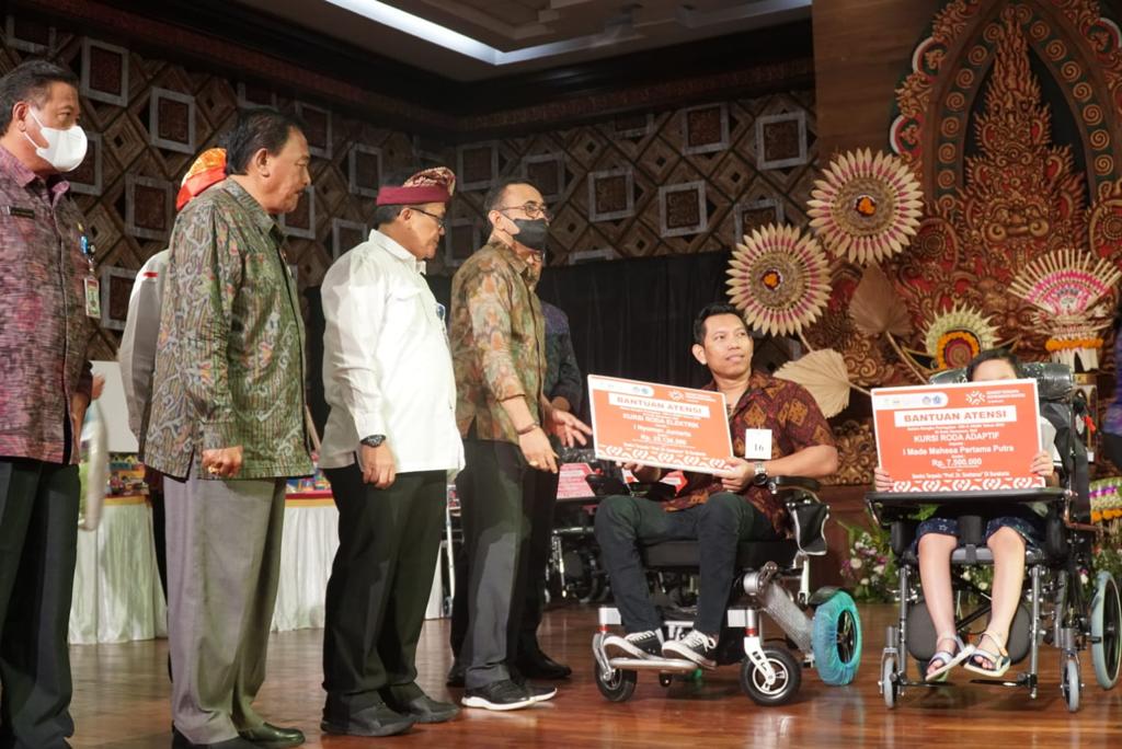 Semarak HKSN, Penyandang Disabilitas Netra di Bali, Dapat Bantuan Dari Kementerian Sosial