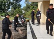 Jaga kebersihan Mako, Personel Brimob Batalyon A Pelopor Polda Sumsel kurve bersama