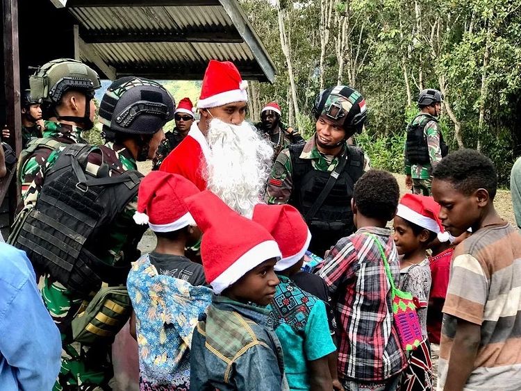 Hilangkan Rasa Was-was dan Mencekam, Satgas Yonif R 321 Hadirkan Keceriaan