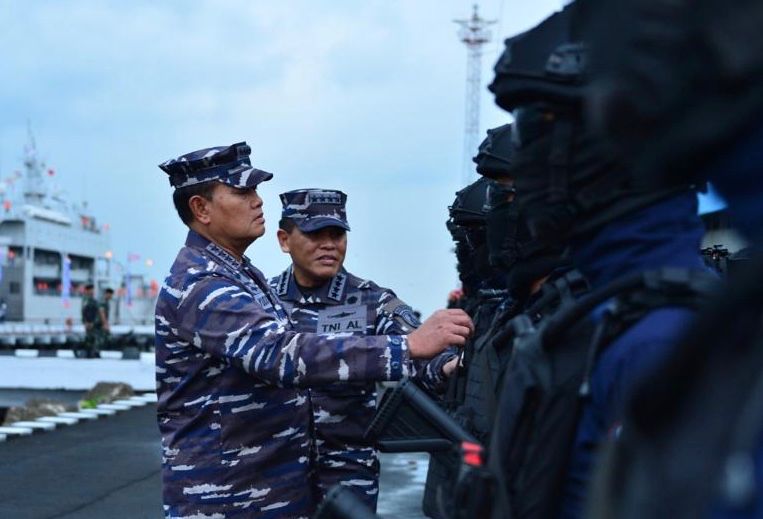 ADMIRAL INSPECTION, PANGLIMA TNI INSPEKSI PASUKAN DAN ALUTSISTA JELANG SERTIJAB KASAL