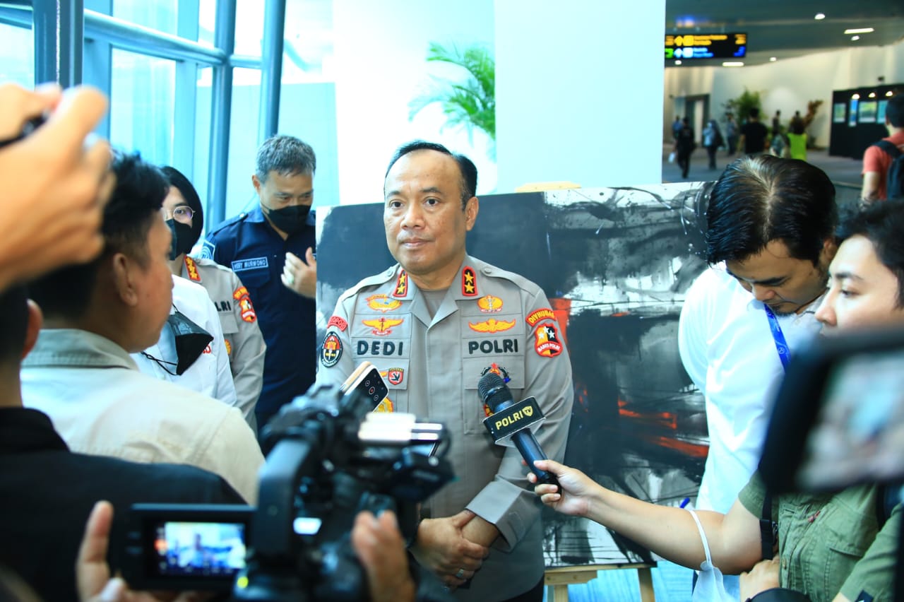 H.Norman Yulian,Ketum PPDI Apresiasi Kepada Polri, Pamerkan Lukisan Karya Para Penyandang Disabilitas di Bandara Soetta