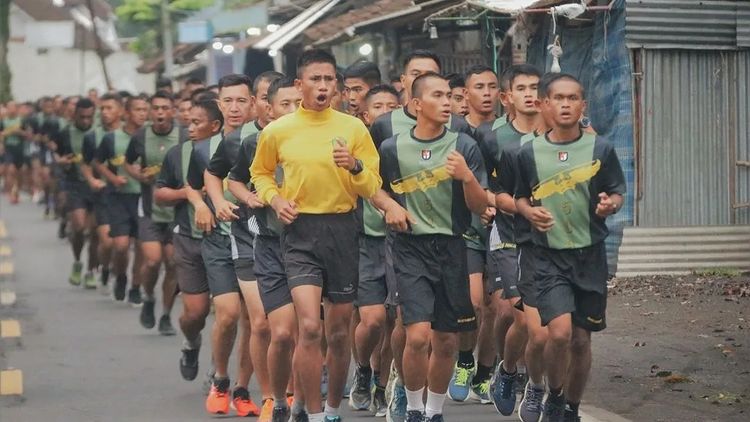 Lari Jalanan Condromowo, Fisik Prima Songsong Tantangan Tugas Negara