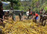 Pos Beoga Bakar Batu di Puncak Papua, Rayakan Natal Bersama Warga