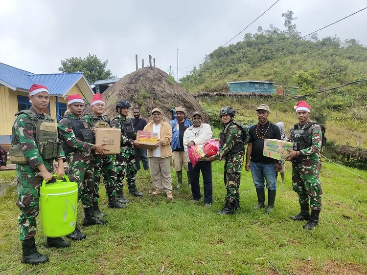 Damai dan Penuh Kasih, Natal di Jayawijaya Bersama Yonif R 321 Kostrad