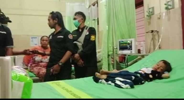 Peduli Sesama Insan Pers, Sambangi Anak Jurnalis Yang Sedang Sakit Di RSUD dr Koesnadi Bondowoso