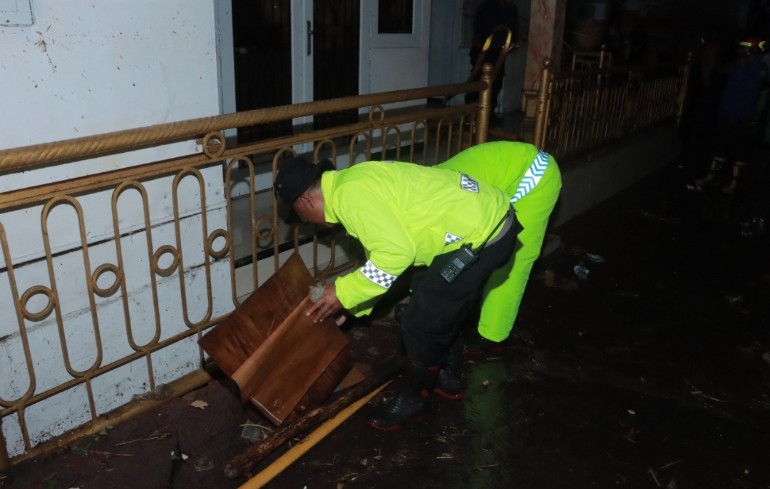 Gerak Cepat Polres Jember Bantu Korban Banjir