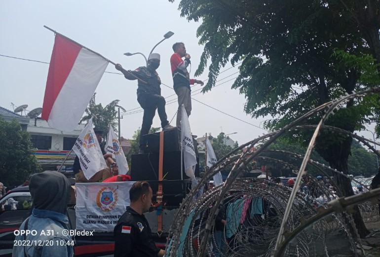 Awal Tahun 2023 AMI Turun Aksi Demo Besar-besaran Dikedai Kopi Starbucks, Kedai Mie Gacoan, BPOM Surabaya, DPRD Jatim dan Kejati Jatim