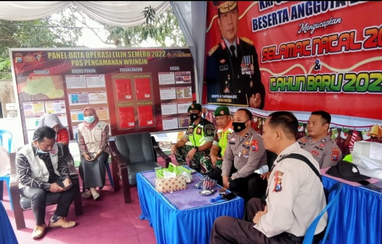 Babinsa 0822/05 Wringin Bersama Stakeholder Pengamanan Tahun Baru 2023