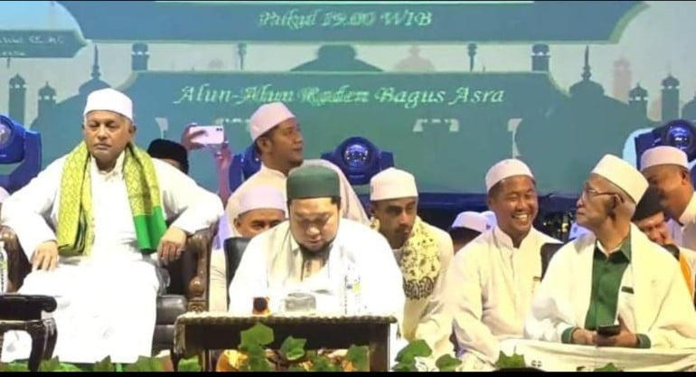 Bupati Bersholawat Bersama Warga Bondowoso