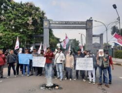 Diduga Kongkalikong Distribusi Sembako, Kantor Bupati Bogor di Demo
