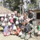 Puncak Papua Penuh Kebahagiaan, Bingkisan Natal Dari Yonif R 303 Kostrad