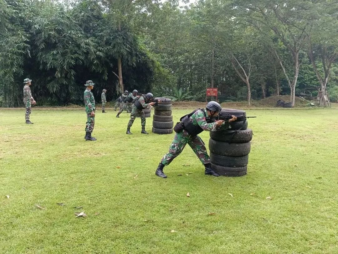 Pelihara Kemampuan, Prajurit Buaya Putih Latihan Menembak Reaksi