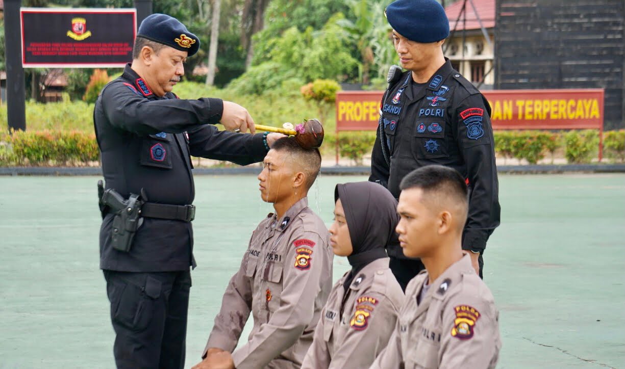 Sambut 37 Personel Baja, Korps Brimob Polda Sumsel Gelar Acara Tradisi