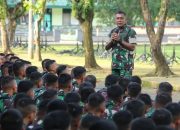 Asrama Bersih Rumah Bersih, Jam Komandan Danyonif PR 433 Kostrad