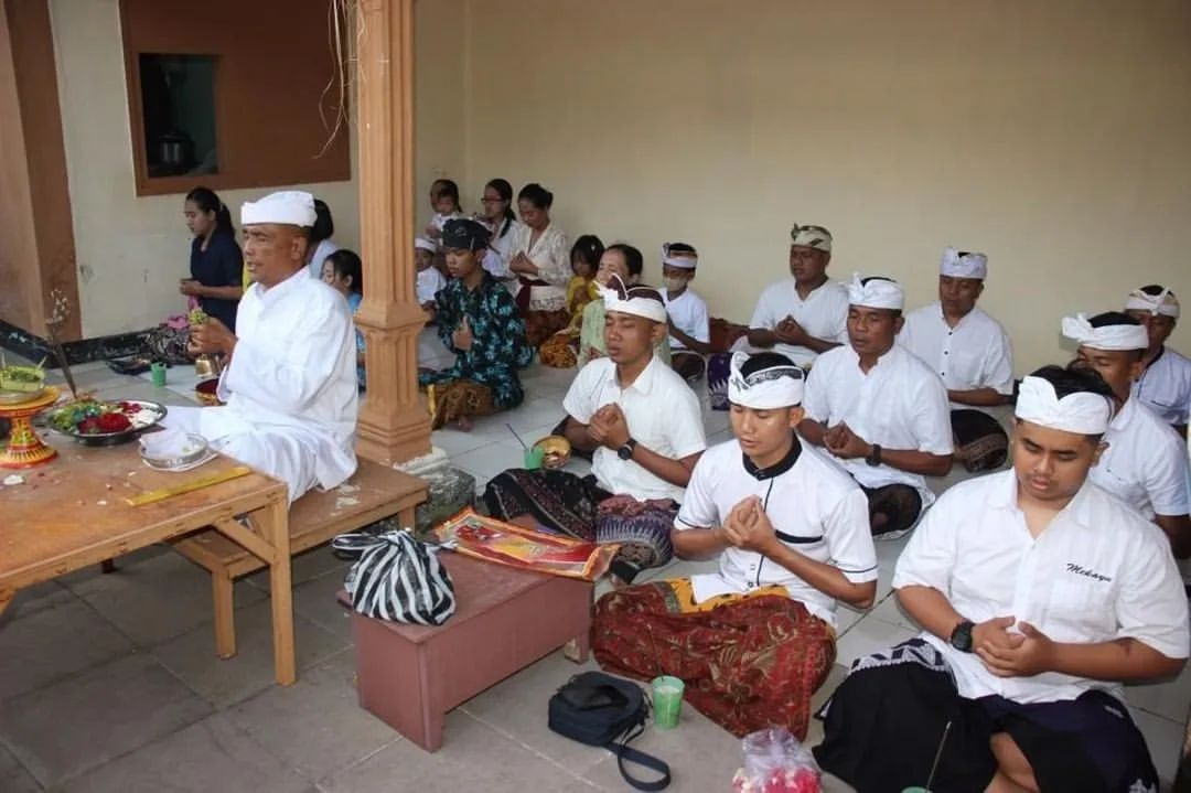 Umat Hindu Yonbekang 2 Kostrad Rayakan Kemenangan Dharma Pada Hari Raya Galungan