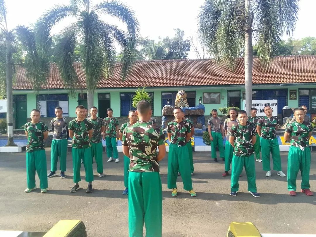 Mampu dan Terampil, Prajurit Kostrad Latih Bela Diri Double Stick