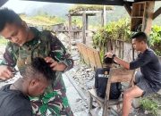 Ajarkan Kebersihan dan Kerapihan Sejak Dini, Prajurit Kostrad Potong Rambut Gratis di Papua Pegunungan