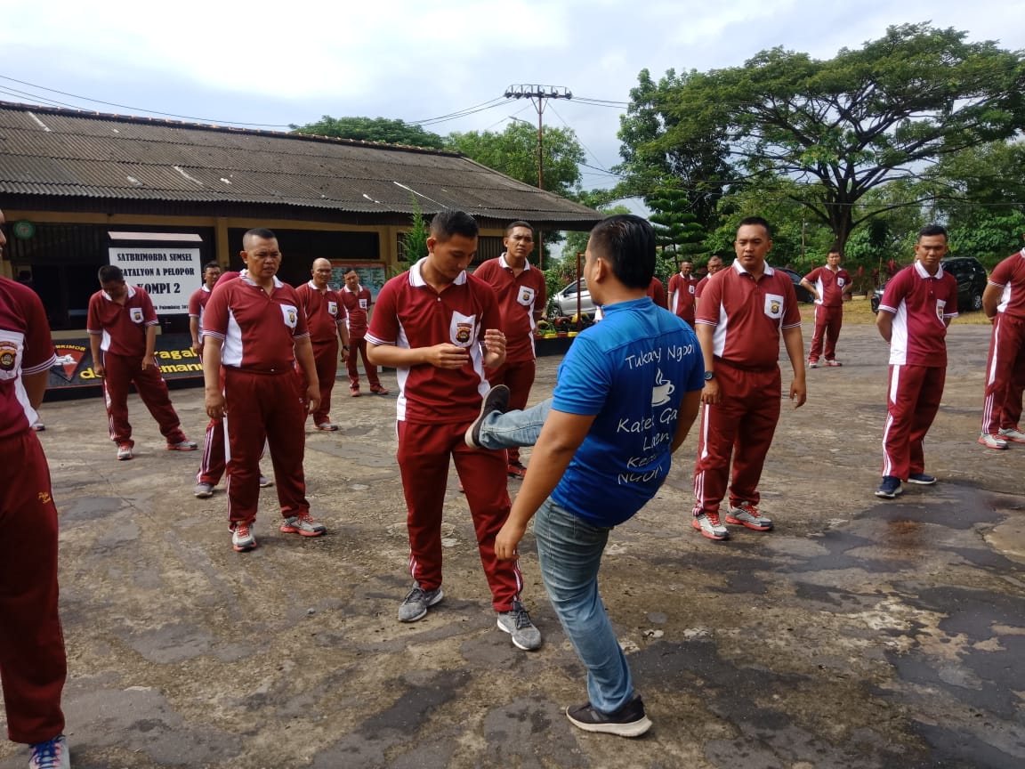 TUGAS BERAT, LATIHAN WING CHUN DI TINGKATKAN UNTUK MENAMBAH KETANGKASAN BRIMOB PALEMBANG