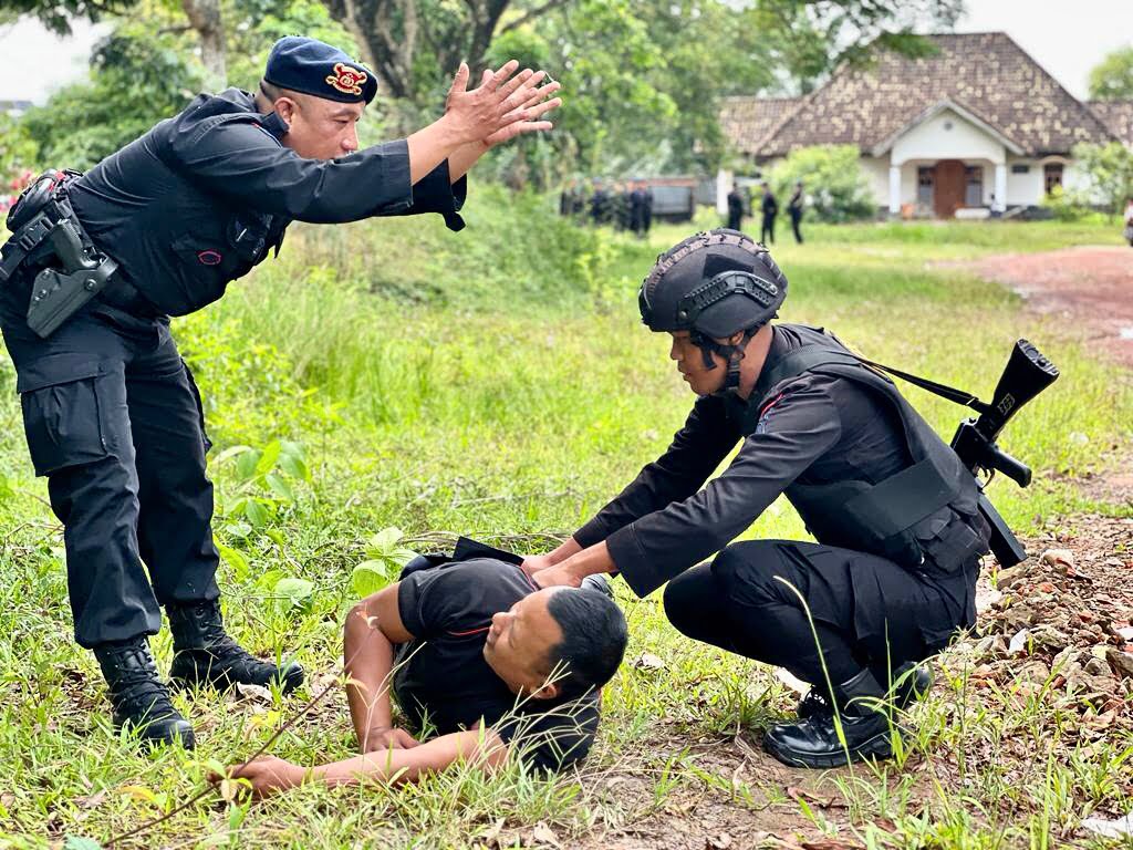 Terus Pelihara Kemampuan, Personel Brimob Sumsel Laksanakan Latihan Gerilya Anti Gerilya