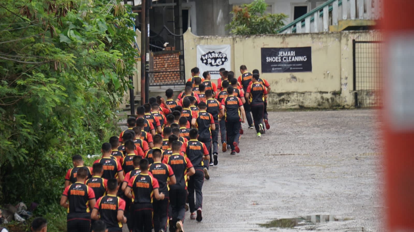 Batalyon A Pelopor Korps Brimob Polda Sumsel Laksanakan Olahraga Pagi Guna Tingkatkan Imunitas Tubuh