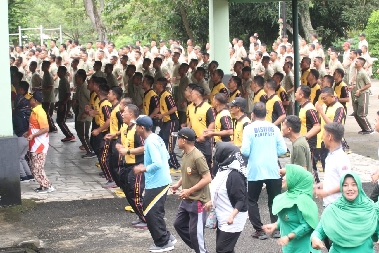 Jalin Sinergitas, TNI-Polri olahraga bersama di Mako Kodim 1405/Parepare