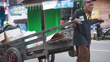 Masyarakat Miskin Masih Banyak, Pejabat Sibuk Studi Banding dan Rapat di Hotel