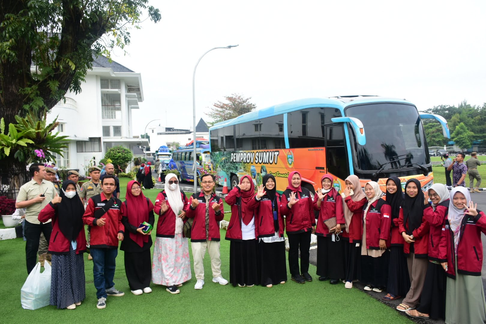 Nawal Lubis Lepas Keberangkatan Pahlawan Literasi Sumut Kaum Muda Terpanggil  Mengabdi di Pelosok Desa