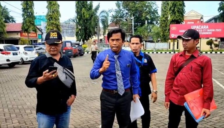 Ada Apa? Mapolres Situbondo Dilabrak Pengacara Lukman Hakim SH