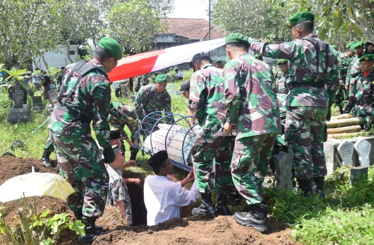 Kodim 0822 Bondowoso Gelar Upacara Pemakaman Militer Purnawirawan TNI AD