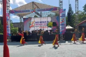 Pelaksanaan Diesnatalis SMK Negeri 1 Bondowoso ke 56 Tahun Berlangsung Meriah, Menghadirkan FLUPPY Band