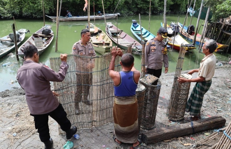 Polres Tanjung Perak Ajak Warga Pesisir Pantai Waspada Banjir Rob