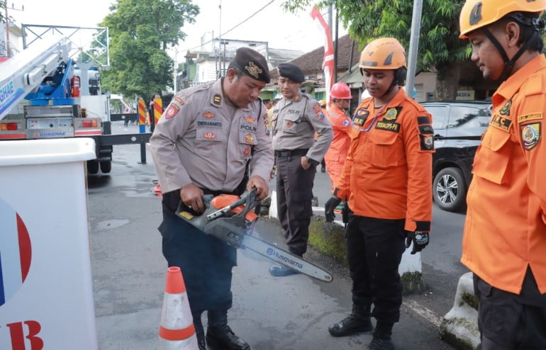 Kapolres Jember Bersama Forkopimda Tandatangani Komitmen Gerpas Pohon