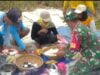 Serda Fathurrozi Makan Bersama Petani Di Sawah, Saat Bantu Panen