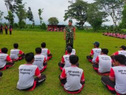 Serka Saprianto Berikan Materi Latihan Dasar Kepemimpinan Siswa